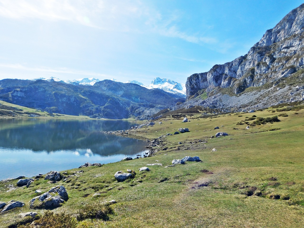 Lake Enol, Covadonga, Picos de Europa National Park, Asturias, Spain без смс